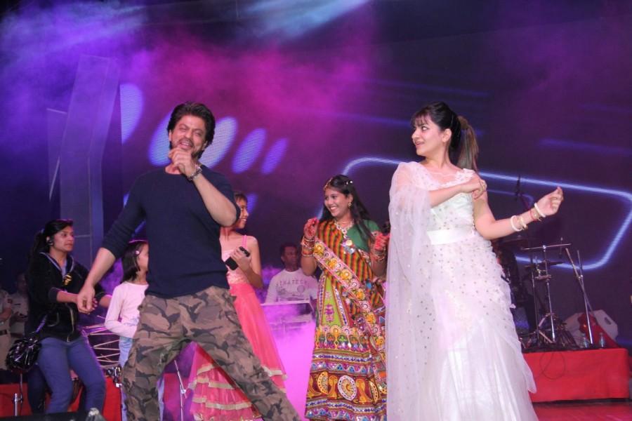 Bollywood actor Shah Rukh Khan celebrates ‘International Customs Day’. Shah Rukh Khan,Salman Khan,Kangna Ranaut,International Customs Day,International Customs Day celebrations,SRK,Shah Rukh Khan and Salman Khan