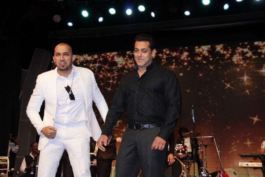 Bollywood actor Salman Khan celebrates ‘International Customs Day’. Shah Rukh Khan,Salman Khan,Kangna Ranaut,International Customs Day,International Customs Day celebrations,SRK,Shah Rukh Khan and Salman Khan