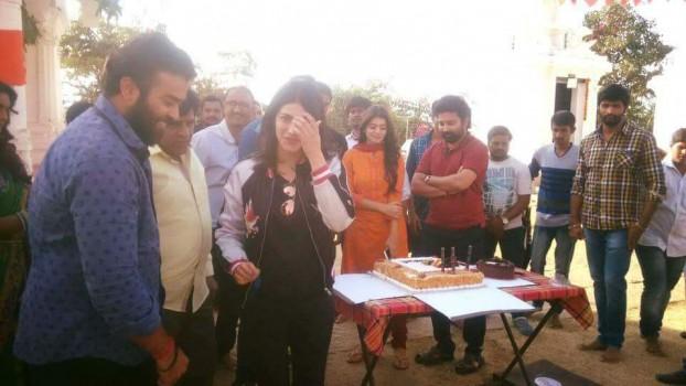 South Indian actress Shruti Haasan celebrates her birthday on Katamarayudu movie sets.