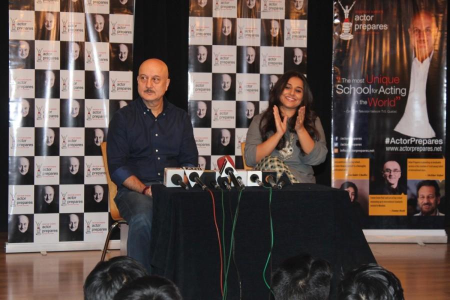 Bollywood actress Vidya Balan with Anupam Kher during a interactive session with students of Actor Prepares, in Mumbai on January 27, 2017. Vidya Balan,actress Vidya Balan,Vidya Balan visits Anupam Kher,Vidya Balan with Anupam Kher,Anupam Kher,Actor Prepares,Vidya Balan pics,Vidya Balan images,Vidya Balan photos,Vidya Balan stills,Vidya Balan pictures