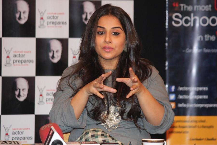 Bollywood actress Vidya Balan with Anupam Kher during a interactive session with students of Actor Prepares, in Mumbai on January 27, 2017. Vidya Balan,actress Vidya Balan,Vidya Balan visits Anupam Kher,Vidya Balan with Anupam Kher,Anupam Kher,Actor Prepares,Vidya Balan pics,Vidya Balan images,Vidya Balan photos,Vidya Balan stills,Vidya Balan pictures