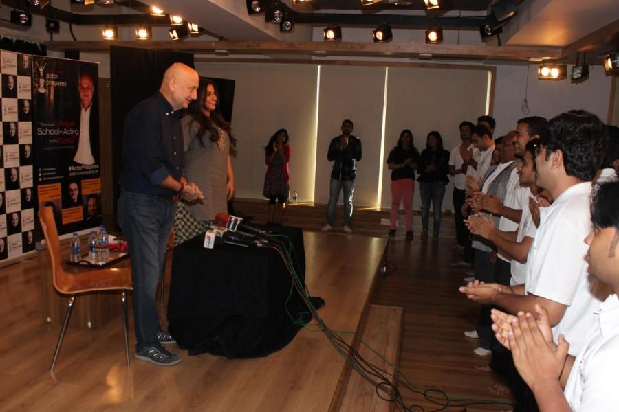 Bollywood actress Vidya Balan with Anupam Kher during a interactive session with students of Actor Prepares, in Mumbai on January 27, 2017. Vidya Balan,actress Vidya Balan,Vidya Balan visits Anupam Kher,Vidya Balan with Anupam Kher,Anupam Kher,Actor Prepares,Vidya Balan pics,Vidya Balan images,Vidya Balan photos,Vidya Balan stills,Vidya Balan pictures