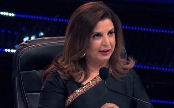 Ace choreographer-filmmaker Farah Khan was spotted wearing a black sari, designed by Manish Malhotra, on the set of popular singing reality show 