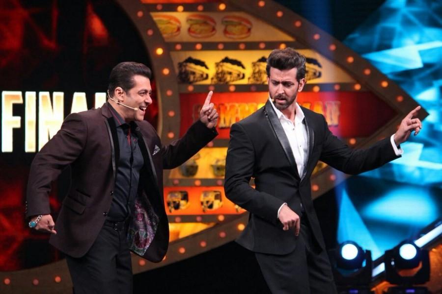Bigg Boss 10 finale: Hrithik Roshan and Yami Gautam promote Kaabil on Salman Khan's show. Bigg Boss 10 finale,Bigg Boss 10,Bigg Boss 10 grand finale,Hrithik Roshan and Yami Gautam,Hrithik Roshan,Yami Gautam,Salman Khan,Bigg Boss finale,Bigg Boss 10 finale pics,Bigg Boss 10 finale images,Bigg Boss 10 finale photos,Bigg Boss 10 finale stills,Big