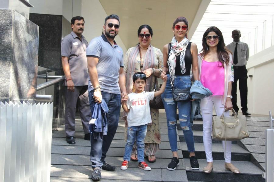 Bollywood actress Shilpa Shetty Kundra with family spotted at Bandra for lunch. Shilpa Shetty,actress Shilpa Shetty,Shilpa Shetty Kundra,Shilpa Shetty with family,Shilpa Shetty at Bandra,Shilpa Shetty family,Shilpa Shetty pics,Shilpa Shetty images,Shilpa Shetty photos,Shilpa Shetty stills,Shilpa Shetty pictures