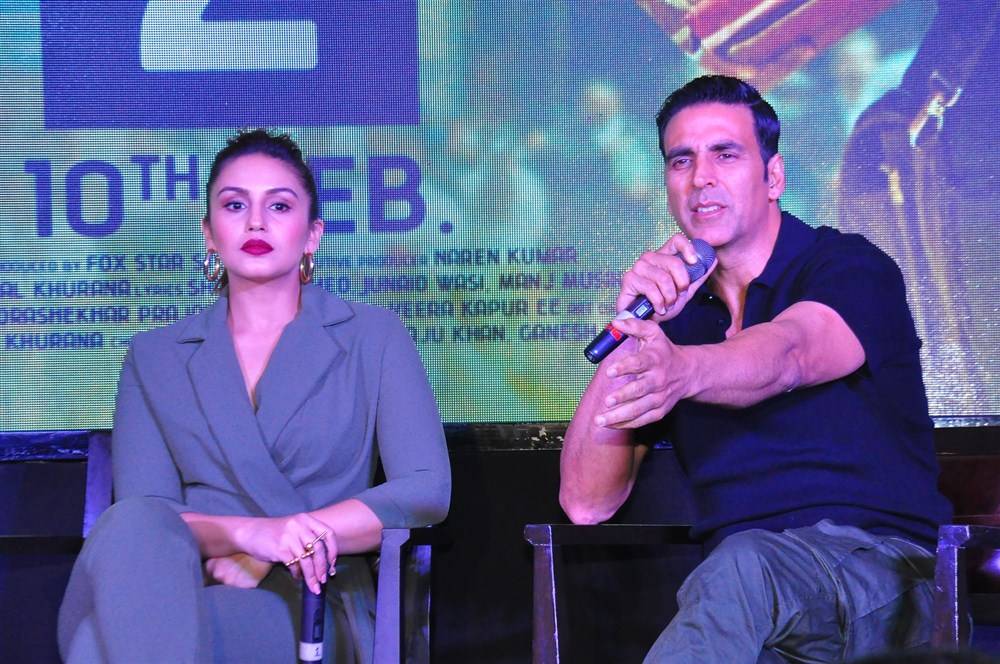 Bollywood movie Jolly LLB 2 press meet event held at Hyderabad. Bollywood actor Akshay Kumar, actress Huma Qureshi graced the event. Akshay Kumar,Huma Qureshi,Akshay Kumar and Huma Qureshi,Jolly LLB 2,Jolly LLB 2 press meet,Jolly LLB 2 press meet pics,Jolly LLB 2 press meet images,Jolly LLB 2 press meet photos,Jolly LLB 2 press meet stills,Jolly LLB 2 press meet pictures