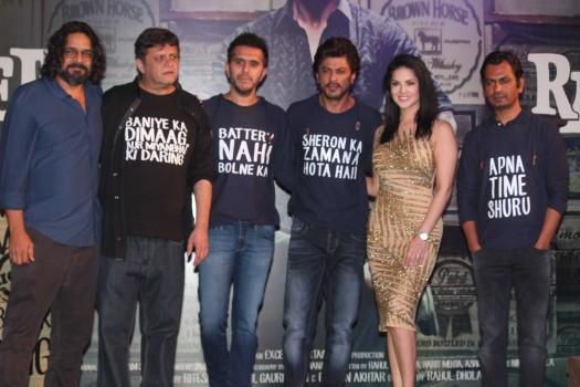 Team Raees who are riding high on their film's success celebrated the love and appreciation that has been coming their way from the audience, lastnight. Shah Rukh Khan, along with Nawazuddin Siddiqui Producer Ritesh Sidhwani, Director Rahul Dholakia celebrated the success of their film in Raees Style.