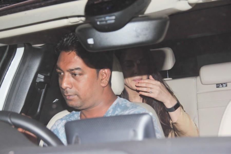 Bollywood actress Preity Zinta & Mukesh Chabra Snapped at PVR Juhu in Mumbai. Preity Zinta & Mukesh Chabra,Mukesh Chabra,Preity Zinta,actress Preity Zinta,Preity Zinta latest pics,Preity Zinta latest images,Preity Zinta latest photos,Preity Zinta latest stills,Preity Zinta latest pictures