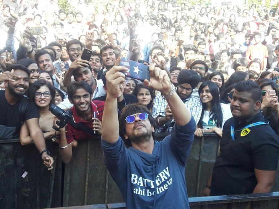 Red Chillies Entertainment and Excel Entertainment Present, an Excel Entertainment Production Raees is set witnessing a successful run at the box office. Shahrukh Khan,Raees dialogues,Raees,Raees promotion,Raees movie promotion,SRK,Symbiosis Institute of Design,SRK in Pune