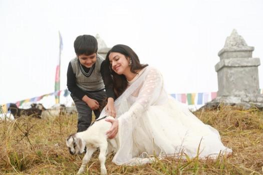 Kabhi Yaadon Mein, a beautiful rendition of the hit 2003 song featuring Divya Khosla Kumar as the lead actress has already been titled as one of the first chartbusters of 2017.