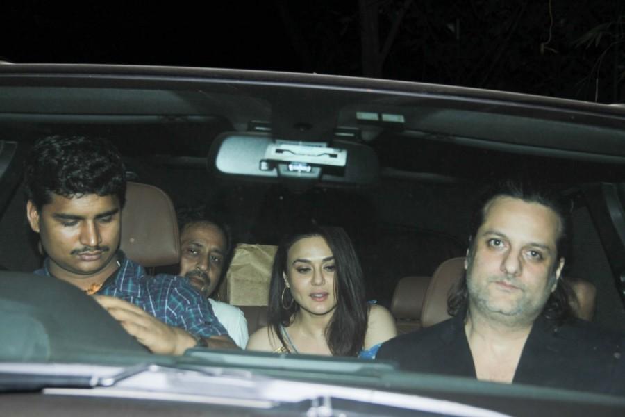 Bollywood actress Preity Zinta and Fardeen Khan spotted at Bandra in Mumbai. Preity Zinta and Fardeen Khan,Preity Zinta,Fardeen Khan,actress Preity Zinta,Preity Zinta latest pics,Preity Zinta latest images,Preity Zinta latest photos,Preity Zinta latest stills,Preity Zinta latest pictures