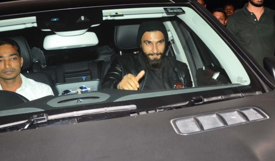 Bollywood actor Ranveer Singh spotted at Juhu PVR with fans. Ranveer Singh,Ranveer Singh at PVR,Ranveer Singh latest pics,Ranveer Singh latest images,Ranveer Singh latest photos,Ranveer Singh latest stills,Ranveer Singh latest pictures,Ranveer Singh pics,lRanveer Singh images,Ranveer Singh photos