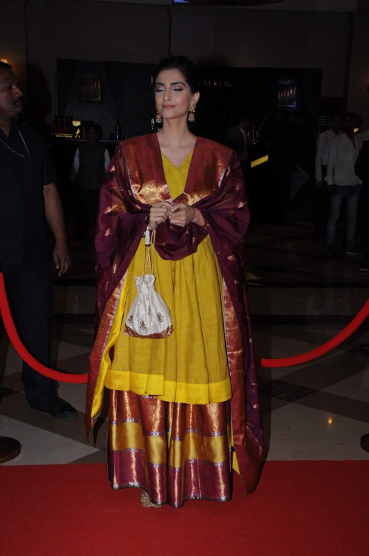 Bollywood actress Sonam Kapoor spotted during the Lokmat Maharashtra Most Stylish Awards in Mumbai on January 31, 2017. Sonam Kapoor,actress Sonam Kapoor,Lokmat Maharashtra Most Stylish Awards,Lokmat Maharashtra,Most Stylish Awards,Sonam Kapoor pics,Sonam Kapoor images,Sonam Kapoor photos,Sonam Kapoor stills,Sonam Kapoor pictures