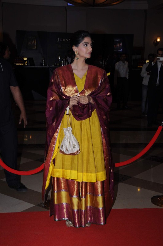 Bollywood actress Sonam Kapoor spotted during the Lokmat Maharashtra Most Stylish Awards in Mumbai on January 31, 2017. Sonam Kapoor,actress Sonam Kapoor,Lokmat Maharashtra Most Stylish Awards,Lokmat Maharashtra,Most Stylish Awards,Sonam Kapoor pics,Sonam Kapoor images,Sonam Kapoor photos,Sonam Kapoor stills,Sonam Kapoor pictures