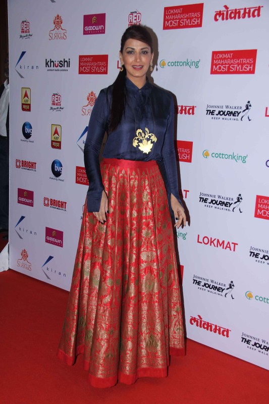 Bollywood actress Sonali Bendre spotted during the Lokmat Maharashtra Most Stylish Awards in Mumbai on January 31, 2017. Hrithik Roshan,Radhika Apte,Ajinkya Rahane,Tiger Shroff,Lokmat Maharashtra's Most Stylish Awards,Lokmat Maharashtra,Most Stylish Awards,Most Stylish Awards pics,Most Stylish Awards images,Most Stylish Awards photos,Most Stylish Awards stills,Most Sty