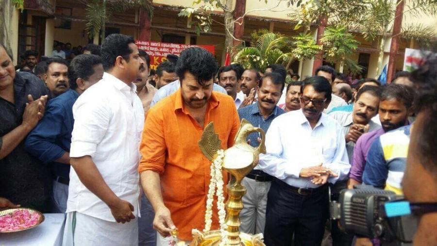 Mammootty - Shyamdhar movie starts rolling from today. Aasha Shararth and Deepthi Sati are heroines in this untitled movie. Mammootty,Shyamdhar,Mammootty new movie,Mammootty new movie launch,Mammootty movie launch,Mammootty movie launch pics,Mammootty movie launch images,Mammootty movie launch photos,Mammootty movie launch stills,Mammootty movie launch pictures