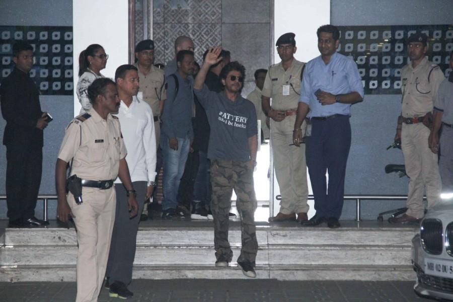 Sachin Joshi meets Bollywood actor Shah Rukh Khan at Kalina Airport while returning from Pune promotion for Raees. Raees Promotions,Raees,Raees movie Promotions,Shah Rukh Khan,SRK,Sachin Joshi meets Shah Rukh Khan,Sachin Joshi,Kalina Airport
