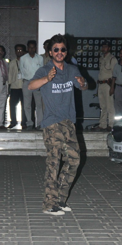 Sachin Joshi meets Bollywood actor Shah Rukh Khan at Kalina Airport while returning from Pune promotion for Raees. Raees Promotions,Raees,Raees movie Promotions,Shah Rukh Khan,SRK,Sachin Joshi meets Shah Rukh Khan,Sachin Joshi,Kalina Airport