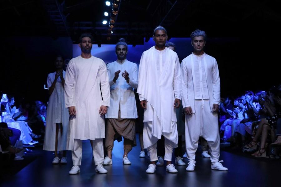 Models displays the creation during the Lakme Fashion Week Summer/Resort 2017, in Mumbai on February 1, 2017. Lakme Fashion Week,Lakme Fashion Week 2017,Lakme Fashion Week pics,Lakme Fashion Week images,Lakme Fashion Week photos,Lakme Fashion Week stills,Lakme Fashion Week pictures,Amit Aggarwal