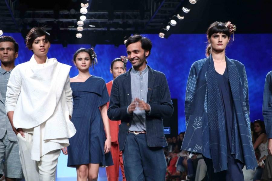 Models displays the creation during the Lakme Fashion Week Summer/Resort 2017, in Mumbai on February 1, 2017. Lakme Fashion Week,Lakme Fashion Week 2017,Lakme Fashion Week pics,Lakme Fashion Week images,Lakme Fashion Week photos,Lakme Fashion Week stills,Lakme Fashion Week pictures,Amit Aggarwal