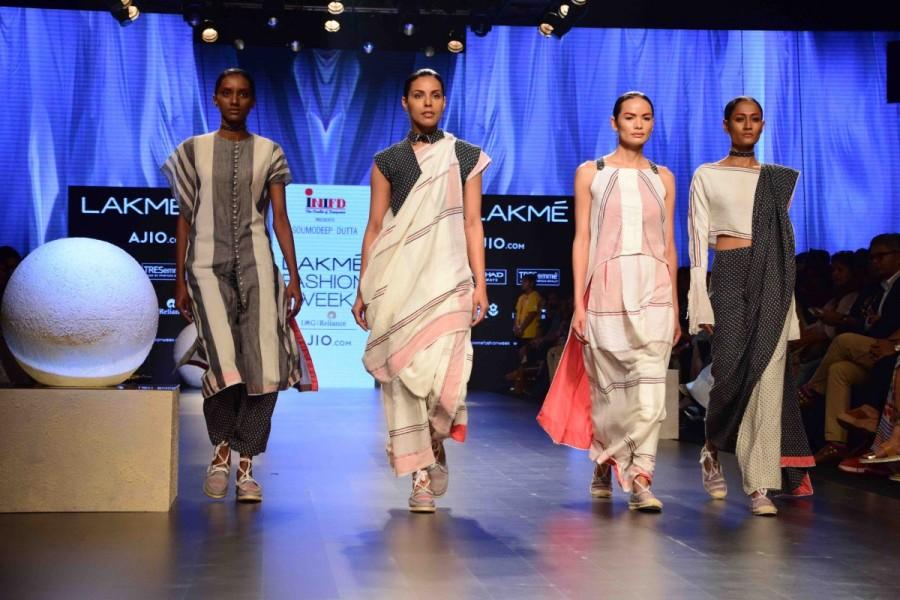 Models displays the creation during the Lakme Fashion Week Summer/Resort 2017, in Mumbai on February 1, 2017. Lakme Fashion Week,Lakme Fashion Week 2017,Lakme Fashion Week pics,Lakme Fashion Week images,Lakme Fashion Week photos,Lakme Fashion Week stills,Lakme Fashion Week pictures,Amit Aggarwal