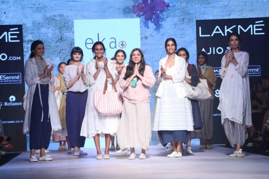 Lakme Fashion Week 2017 Day 1. Kiran Rao,Kiran Rao at Lakme Fashion week,Lakme Fashion week,Lakme Fashion week day 1,Lakme Fashion week pics,Lakme Fashion week images,Lakme Fashion week photos,Lakme Fashion week stills,Lakme Fashion week pictures