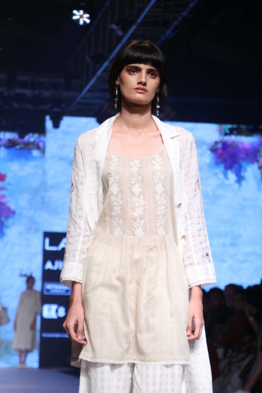 A model displays the creation of fashion during the Lakme Fashion Week Summer/Resort 2017, in Mumbai on February 1, 2017. Kiran Rao,Kiran Rao at Lakme Fashion week,Lakme Fashion week,Lakme Fashion week day 1,Lakme Fashion week pics,Lakme Fashion week images,Lakme Fashion week photos,Lakme Fashion week stills,Lakme Fashion week pictures