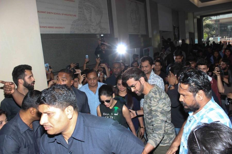 Bollywood actors Hrithik Roshan and Yami Gautam spotted during the promotion of film Kaabil movie at Mithibai College festival in Mumbai on February 1, 2017. Hrithik Roshan and Yami Gautam,Hrithik Roshan,Yami Gautam,Mithibai College festival,Mithibai College,Kaabil promotion,Kaabil movie promotion,Kaabil promotion pics,Kaabil promotion images,Kaabil promotion photos,Kaabil promotion stills,bollywood movie Kaab