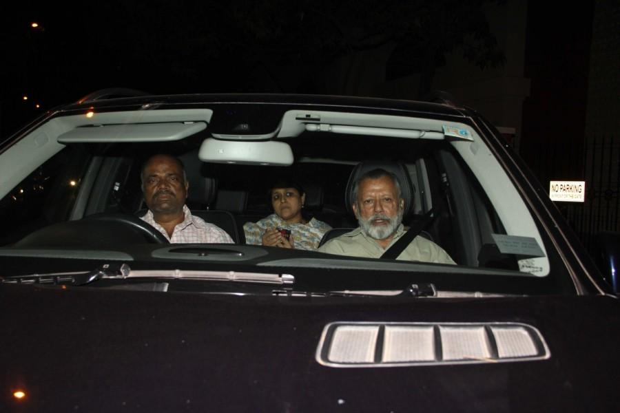Bollywood actor Katrina Kaif and Shahid Kapoor along with family spotted at Bandra. Katrina Kaif and Shahid Kapoor,Katrina Kaif,Shahid Kapoor,Katrina Kaif spotted at Bandra,Shahid Kapoor spotted at Bandra,Katrina Kaif pics,Katrina Kaif images,Katrina Kaif photos,Katrina Kaif stills,Katrina Kaif pictures