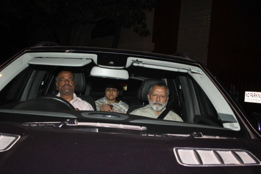 Bollywood actor Katrina Kaif and Shahid Kapoor along with family spotted at Bandra. Katrina Kaif and Shahid Kapoor,Katrina Kaif,Shahid Kapoor,Katrina Kaif spotted at Bandra,Shahid Kapoor spotted at Bandra,Katrina Kaif pics,Katrina Kaif images,Katrina Kaif photos,Katrina Kaif stills,Katrina Kaif pictures