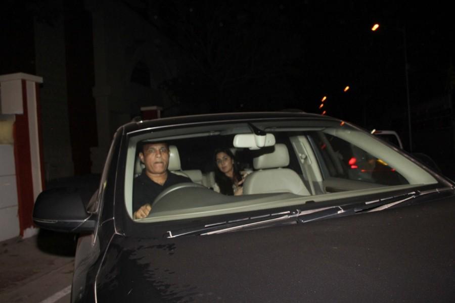 Bollywood actor Katrina Kaif and Shahid Kapoor along with family spotted at Bandra. Katrina Kaif and Shahid Kapoor,Katrina Kaif,Shahid Kapoor,Katrina Kaif spotted at Bandra,Shahid Kapoor spotted at Bandra,Katrina Kaif pics,Katrina Kaif images,Katrina Kaif photos,Katrina Kaif stills,Katrina Kaif pictures