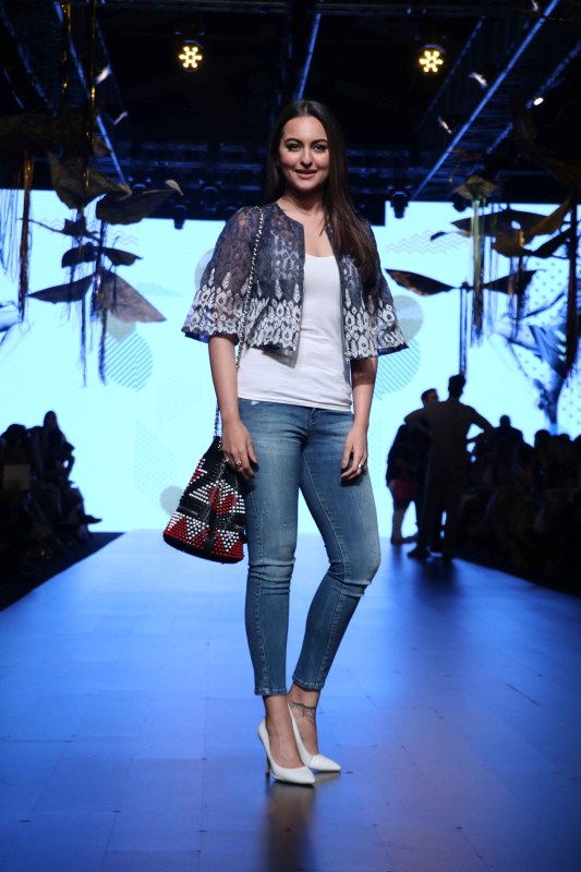 Bollywood actress Sonakshi Sinha spotted at Lakme Fashion Week 2017. LFW 2017,LFW,Lakme Fashion Week,Lakme Fashion Week 2017,Sonakshi Sinha,Neha Sharma,Tamannah Bhatia,Kajal Agarwal,Lakme Fashion Week Summer Resort 2017,Kajal Aggarwal