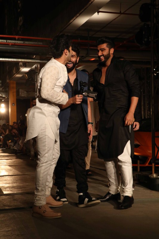 Bollywood actor Arjun Kapoor and Varun Dhawan walks ramp for Kunal Rawal at Lakme Fashion Week 2017. Arjun Kapoor,Varun Dhawan,Lakme Fashion Week,Lakme Fashion Week 2017,Lakme Fashion Week pics,Lakme Fashion Week images,Lakme Fashion Week photos,Lakme Fashion Week stills,Lakme Fashion Week pictures