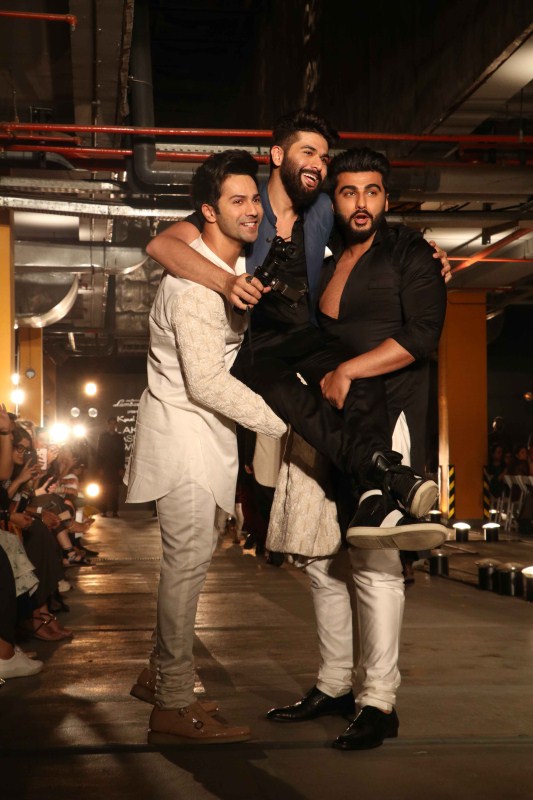 Bollywood actor Arjun Kapoor and Varun Dhawan walks ramp for Kunal Rawal at Lakme Fashion Week 2017. Arjun Kapoor,Varun Dhawan,Lakme Fashion Week,Lakme Fashion Week 2017,Lakme Fashion Week pics,Lakme Fashion Week images,Lakme Fashion Week photos,Lakme Fashion Week stills,Lakme Fashion Week pictures