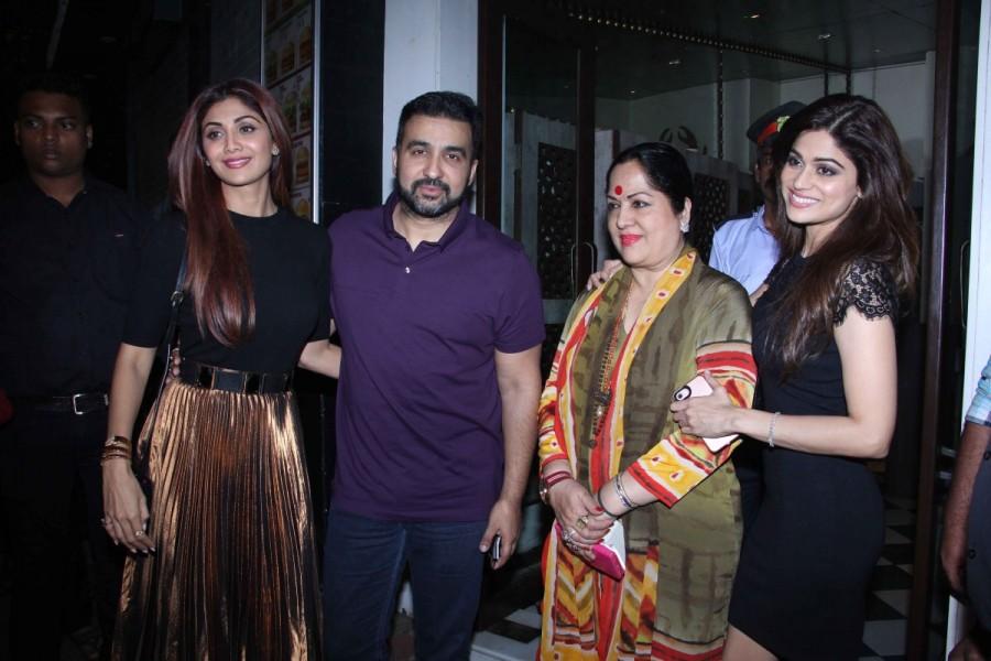 Shamita Shetty turned a year older and brought in the big day with her sister Shilpa Shetty Kundra and her parents at a Japanese restaurant. Shamita Shetty,Shamita Shetty birthday bash,Shamita Shetty birthday,Shamita Shetty birthday celebrations,Shamita Shetty birthday bash pics,Shamita Shetty birthday bash images,Shamita Shetty birthday bash photos,Shamita Shetty birthday bash stills,Shamita