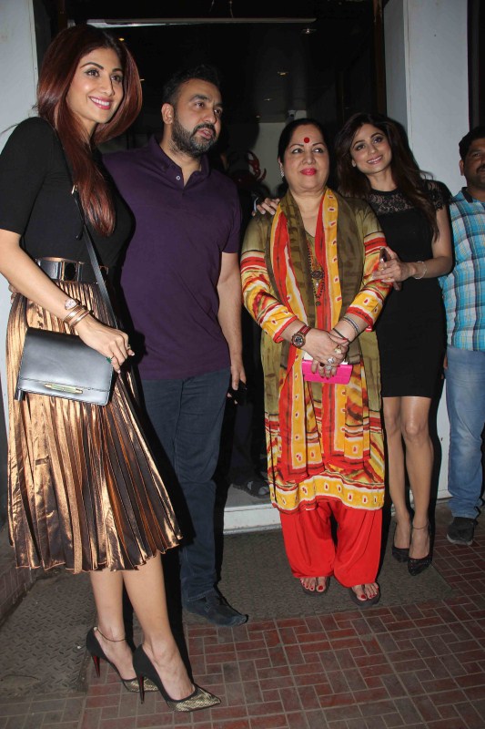 Shamita Shetty turned a year older and brought in the big day with her sister Shilpa Shetty Kundra and her parents at a Japanese restaurant. Shamita Shetty,Shamita Shetty birthday bash,Shamita Shetty birthday,Shamita Shetty birthday celebrations,Shamita Shetty birthday bash pics,Shamita Shetty birthday bash images,Shamita Shetty birthday bash photos,Shamita Shetty birthday bash stills,Shamita