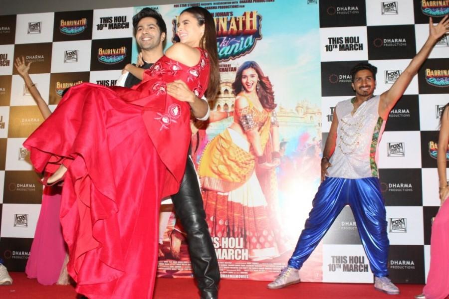 Bollywood actors Varun Dhawan and Alia Bhatt spotted during the trailer launch of film Badrinath Ki Dulhaniya in Mumbai on February 2, 2017. Varun Dhawan and Alia Bhatt,Alia Bhatt,Varun Dhawan,Badrinath Ki Dulhaniya,Badrinath Ki Dulhaniya trailer launch,Badrinath Ki Dulhaniya trailer,Badrinath Ki Dulhaniya trailer launch pics,Badrinath Ki Dulhaniya trailer launch images,Badrinath Ki Dulhaniya
