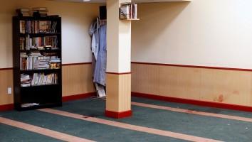 Grim,Grim aftermath,Quebec mosque,Haunting images,Haunting pics,Haunting photos,Centre Culturel Islamique,evening prayers