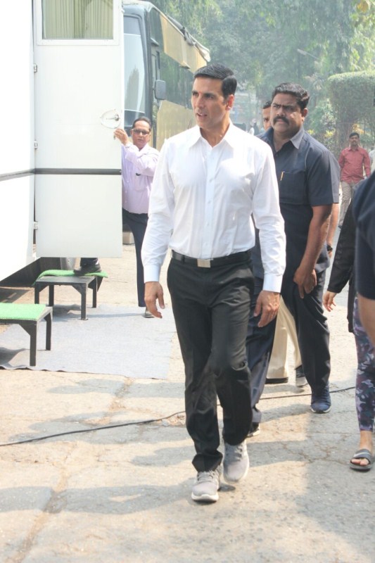 Bollywood actor Akshay Kumar promotes Jolly LLB 2 movie. Akshay Kumar,actor Akshay Kumar,Jolly LLB 2,Jolly LLB 2 promotion,Jolly LLB 2 movie promotion,Jolly LLB 2 promotion pics,Jolly LLB 2 promotion images,Jolly LLB 2 promotion photos,Jolly LLB 2 promotion stills,Jolly LLB 2 promotion pictures