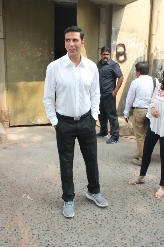 Bollywood actor Akshay Kumar promotes Jolly LLB 2 movie. Akshay Kumar,actor Akshay Kumar,Jolly LLB 2,Jolly LLB 2 promotion,Jolly LLB 2 movie promotion,Jolly LLB 2 promotion pics,Jolly LLB 2 promotion images,Jolly LLB 2 promotion photos,Jolly LLB 2 promotion stills,Jolly LLB 2 promotion pictures