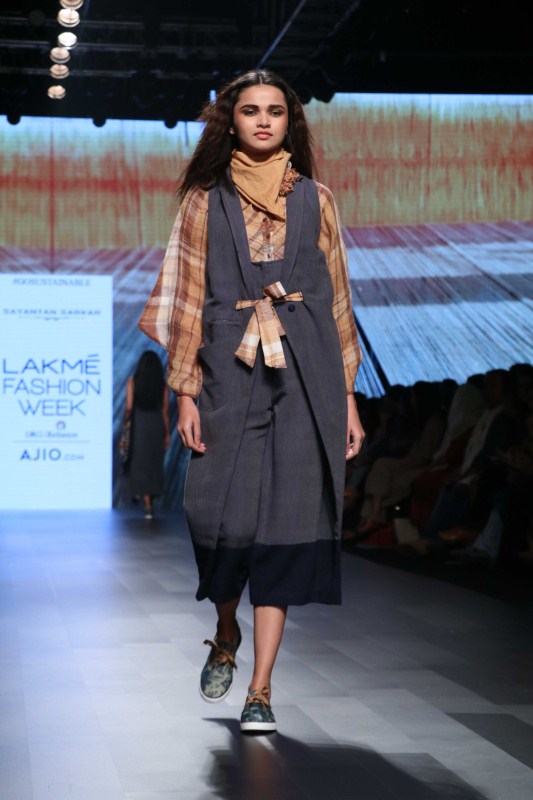 A model displays the fashion during the Lakme Fashion Week Summer/Resort 2017, in Mumbai, India on February 3, 2017. Konkana Sen Sharma,Konkana Sen Sharma at LFW,Lakme Fashion Week 2017,Lakme Fashion Week,Lakme Fashion Week pics,Lakme Fashion Week images,Lakme Fashion Week photos,Lakme Fashion Week stills,Lakme Fashion Week pictures