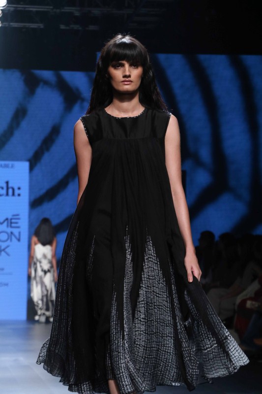 A model displays the fashion during the Lakme Fashion Week Summer/Resort 2017, in Mumbai, India on February 3, 2017. Konkana Sen Sharma,Konkana Sen Sharma at LFW,Lakme Fashion Week 2017,Lakme Fashion Week,Lakme Fashion Week pics,Lakme Fashion Week images,Lakme Fashion Week photos,Lakme Fashion Week stills,Lakme Fashion Week pictures