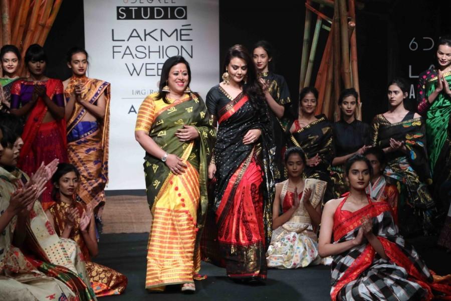 Bollywood actress Preity Zinta walks the ramp for designer Sanjukta Dutta. Preity Zinta,Preity Zinta at Lakme Fashion Week 2017,Lakme Fashion Week 2017,Lakme Fashion Week,Preity Zinta walks the ramp,Preity Zinta pics,Preity Zinta images,Preity Zinta photos,Preity Zinta stills,Preity Zinta pictures