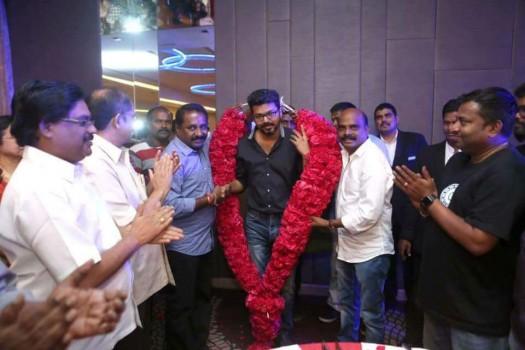 Actor Ilayathalapathy Vijay gifts Gold chain to Bairavaa team during movie success celebration.