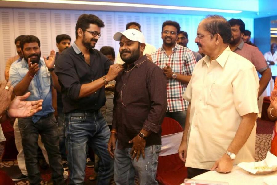 Actor Ilayathalapathy Vijay gifts Gold chain to Bairavaa team during movie success celebration. Bairavaa success celebration,Bairavaa success,Bairavaa,Ilayathalapathy Vijay gifts Gold chain,Vijay gifts Gold chain,Ilayathalapathy Vijay,Vijay,actor Vijay,Ilayathalapathy Vijay pics,Ilayathalapathy Vijay images,Ilayathalapathy Vijay photos,Ilayathalapat