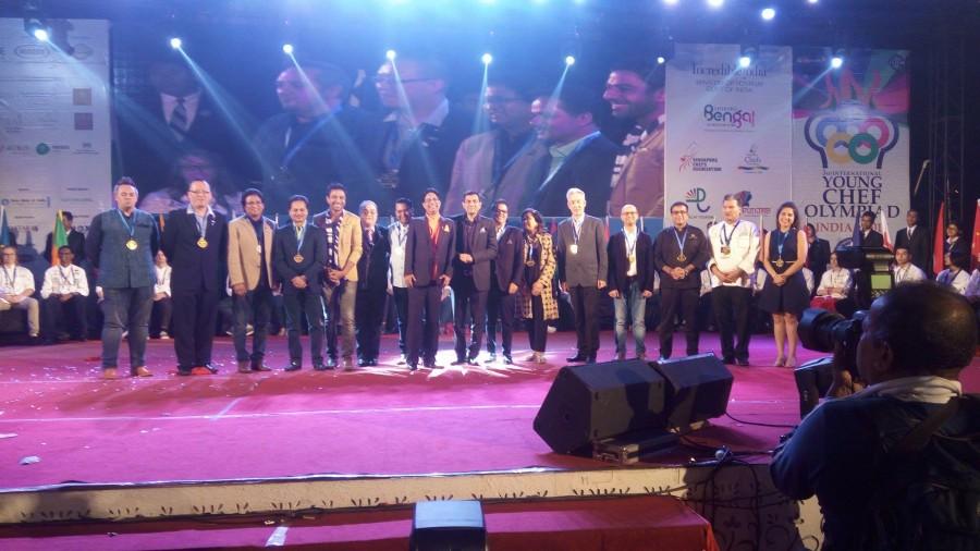 His mentor, Satish Madaan praised Mathew’s performance in the entire competition and said, “I am happy that IIHM in India organized such a big event where these students can show their talent and learn from each other across the world, we are really happy for Matthew, he followed all the techniques we taught him. We were a little nervous in the final rounds, because we were expecting the same what we had done. It was a little lower than that but he did it very well. We will definitely be coming back next year”. Singapore,Young Chef Olympiad 2017,Logan Guleff Young Chef Olympiad,Singapore won the 3rd edition,Sunrice Global Chef Academy,Tham Jiajun Mathew