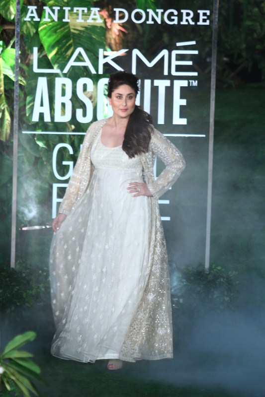 Bollywood actress Kareena Kapoor Khan stuns as showstopper at the grand finale of Lakme Fashion Week 2017. Lakme Fashion Week 2017,Lakme Fashion Week,Kareena Kapoor Khan at Lakme Fashion Week 2017,Kareena Kapoor Khan at Lakme Fashion Week,Kareena Kapoor Khan at LFW,Lakme Fashion Week grand finale,Lakme Fashion Week pics,Lakme Fashion Week images,Lakme Fashion
