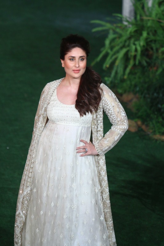Bollywood actress Kareena Kapoor Khan stuns as showstopper at the grand finale of Lakme Fashion Week 2017. Lakme Fashion Week 2017,Lakme Fashion Week,Kareena Kapoor Khan at Lakme Fashion Week 2017,Kareena Kapoor Khan at Lakme Fashion Week,Kareena Kapoor Khan at LFW,Lakme Fashion Week grand finale,Lakme Fashion Week pics,Lakme Fashion Week images,Lakme Fashion