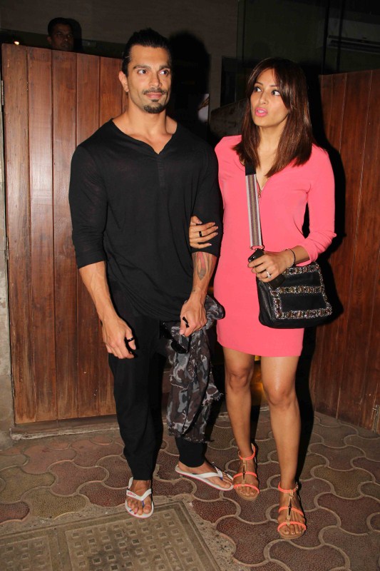 Bollywood actress Bipasha Basu with her husband Karan Singh Grover spotted in Bandra, Mumbai. Bipasha Basu and Karan Singh Grover,Bipasha Basu,Karan Singh Grover,Bipasha Basu in Bandra,Bipasha Basu spotted in Bandra