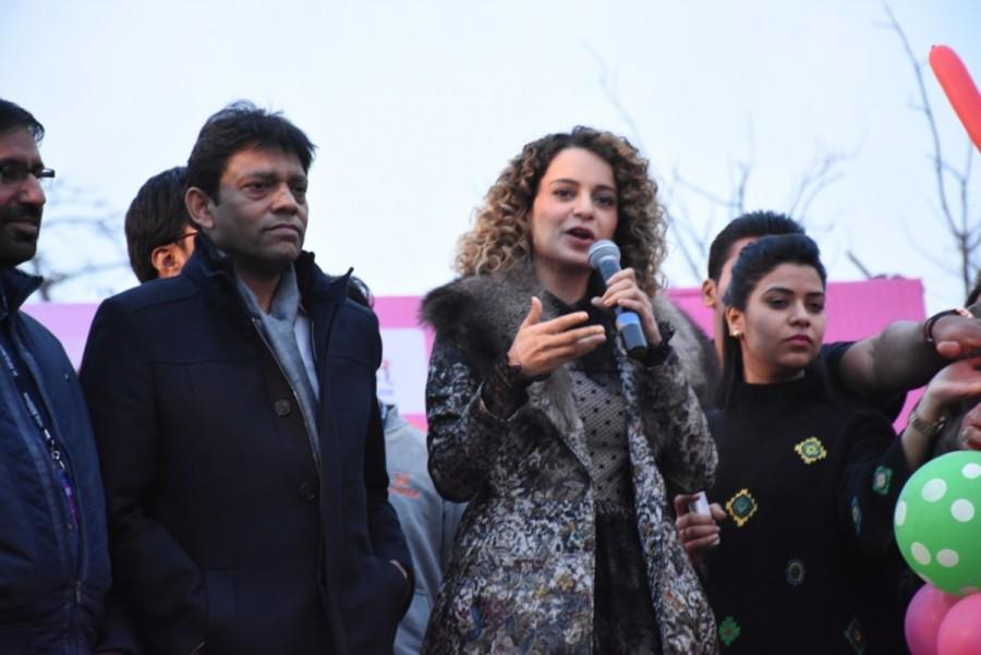 Rajasthan's Biggest Mass Event: The AU JAIPUR Marathon was Flagged off by the Queen of Bollywood Kangana Ranaut , amidst Huge Fanfare! Kangana Ranaut,actress Kangana Ranaut,The AU JAIPUR Marathon,The AU JAIPUR,Rajasthan’s Biggest Mass Event,Bollywood actress Kangana Ranaut,Kangana Ranaut pics,Kangana Ranaut images,Kangana Ranaut photos